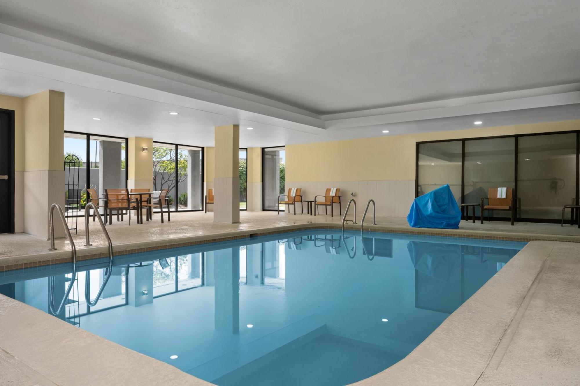 Courtyard Indianapolis Northwest Hotel Ngoại thất bức ảnh